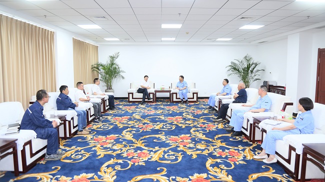 中電建河南工程有限公司黨委書(shū)記、董事長(cháng)劉長(cháng)龍一行到萬(wàn)基控股集團交流訪(fǎng)談