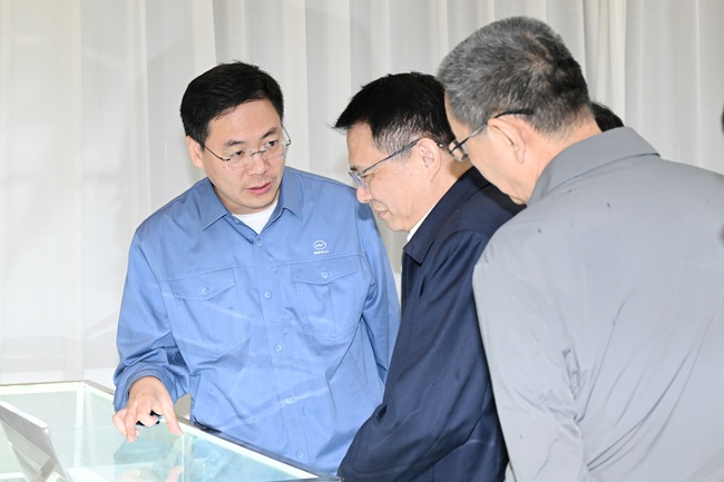 新疆建設(shè)兵團黨委、副秘書長、副團長毛知兵一行到萬基控股集團調(diào)研