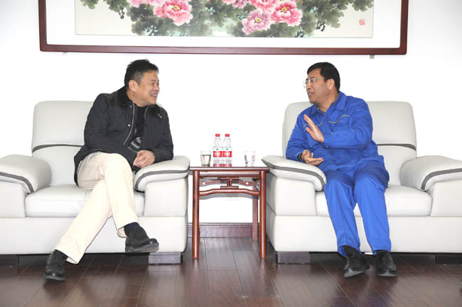 光大銀行鄭州分行東風(fēng)路支行行長(cháng)尚明勝、副行長(cháng)張濤到萬(wàn)基控股集團調研